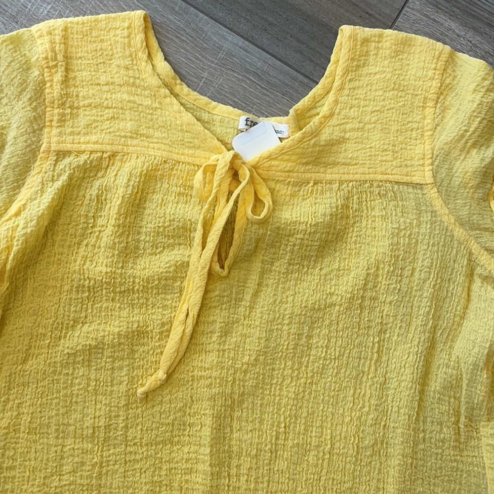 Yellow crinkled gauze top NWT - Picture 3 of 5